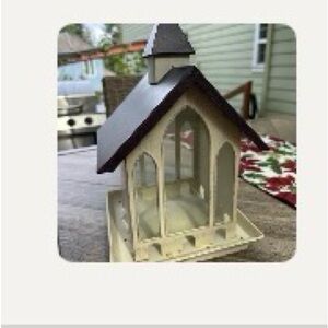 Charming Cream and Brown bird feeder